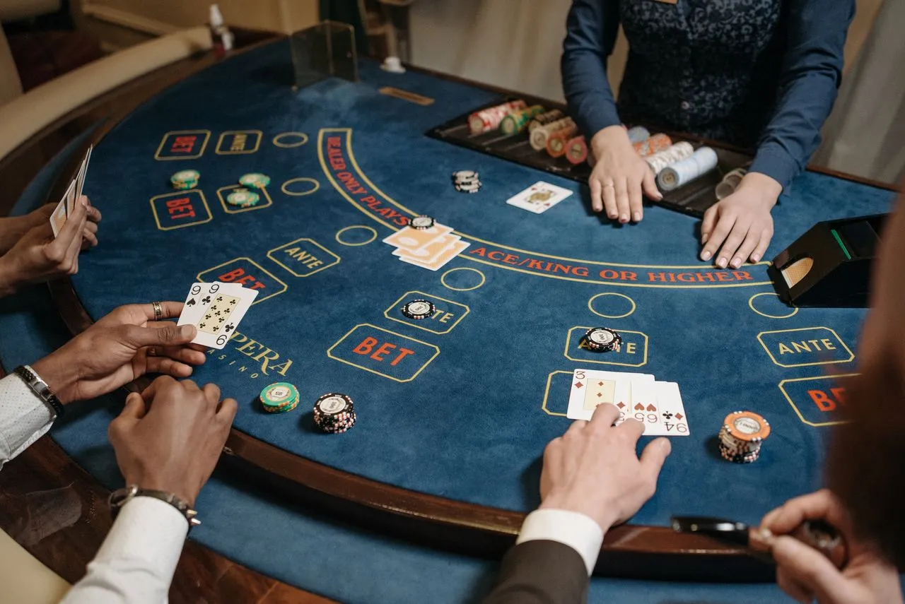 Kasino a herní prostor v hotelu Marblepathpartners